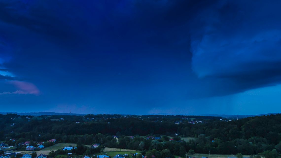 Nawałnica nad powiatem gorlickim Strażacy w akcji POGODA NA ŻYWO