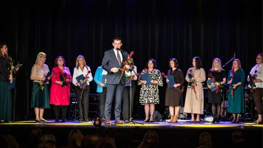 Zdjęcie przedstawia jubileusz 130-lecia szkoły