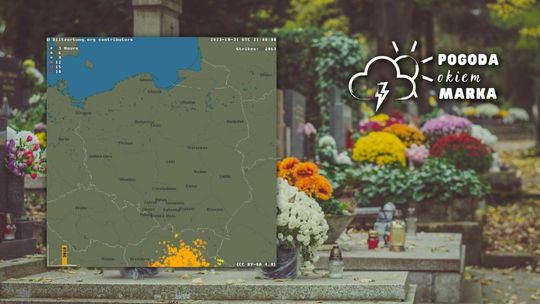 groby na cmentarzu, znicze i kwiaty na nagrobkach, na pierwszym planie mapa pogody Polski