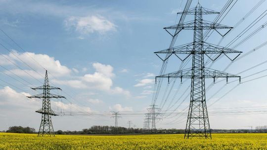 zdjęcie przedstawia linie energetyczne