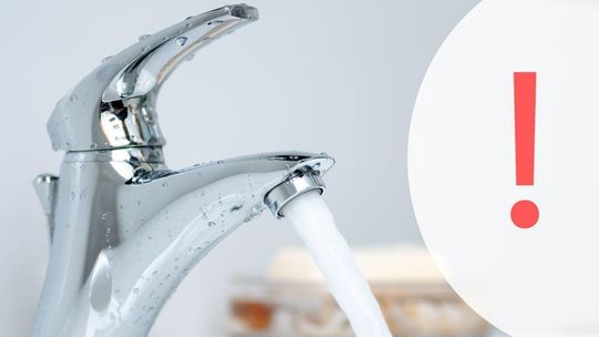 Awaria sieci wodociągowej w jednej z miejscowości na terenie gminy Gorlice zdjęcie przedstawia kran z wodą