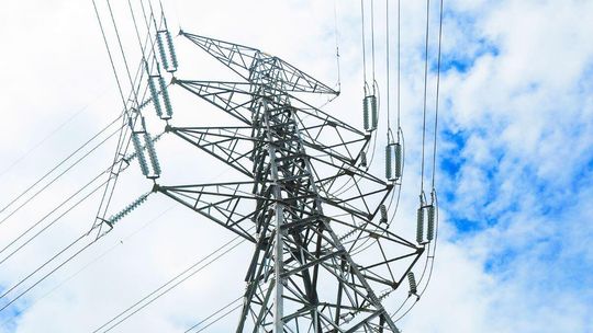 zdjęcie przedstawia słup energetyczny