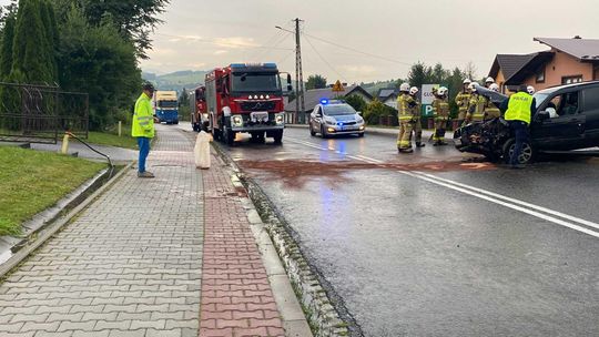 W Białej Niżnej zderzyły się 3 samochody.