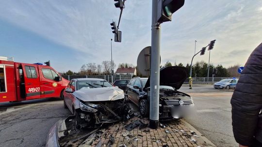 rozbite samochody na skrzyżowaniu w Bieczu