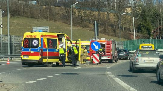 Biecz. Zderzenie osobówek na skrzyżowaniu. Utrudnienia na DK28