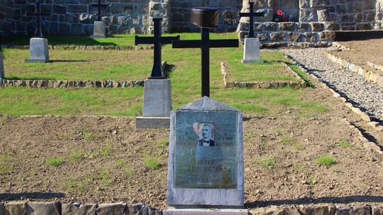 Cmentarz wojenny w Ropicy Górnej przechodzi wizualną rewolucję [FOTO]