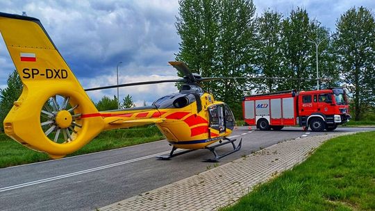 zdjęcie przedstawia śmigłowiec LPR na jezdni