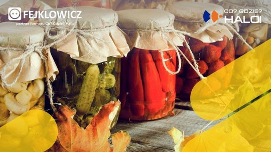 Zdjęcie przedstawia jesienne przetwory w słoikach