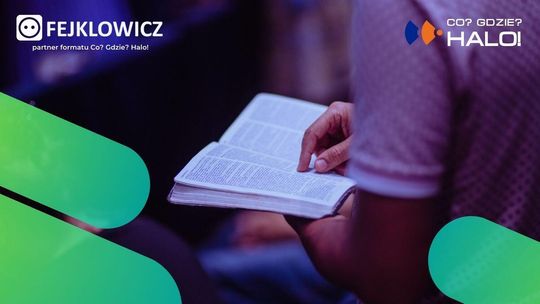 Zdjęcie przedstawia dłoń z książką