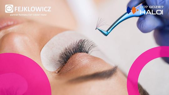 Zdjęcie przedstawia kobietę na stylizacji rzęs