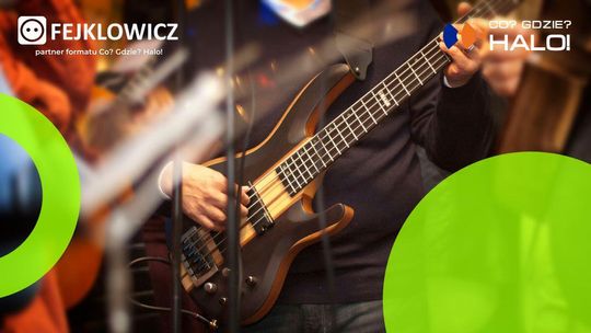 Zdjęcie przedstawia mężczyznę grającego na gitarze elektrycznej