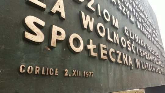 Co to za niezwykły monument? Wyrósł jak spod ziemi przy ul. Chopina