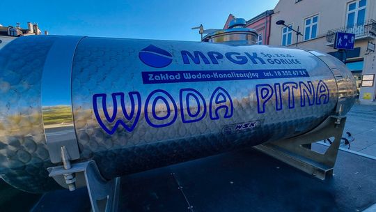 Co z gorlickim MPGK? Radny pyta, burmistrz odpowiada zdjęcie przedstawia zbiornik z wodą na kółkach