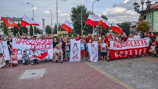 Cześć i chwała Bohaterom. W rocznicę godziny „W” zawyły syreny.