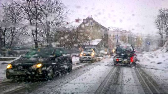 zasypana śniegiem ulica Legionów w Gorlicach