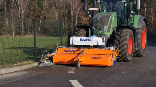 zdjęcie przedstawia maszynę uliczną