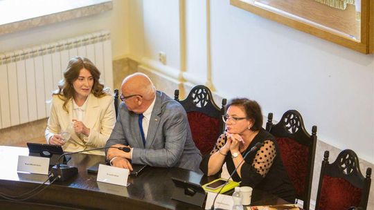 Zdjęcie przedstawia posiedzenie Rady Miasta Gorlice