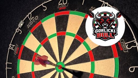 Dart zyskuje na popularności. Nowa inicjatywa w Gorlicach zdjęcie przedstawia tarczę do darta