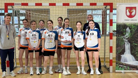 zdjęcie przedstawia drużynę kobiet