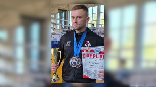 Zdjęcie przedstawia Dominika Prokopa