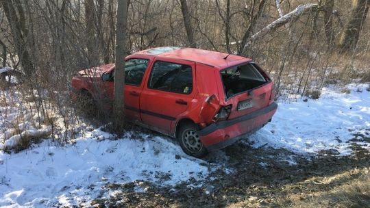 Duży volkswagen wyrzucił z drogi mniejszego AKTUALIZACJA