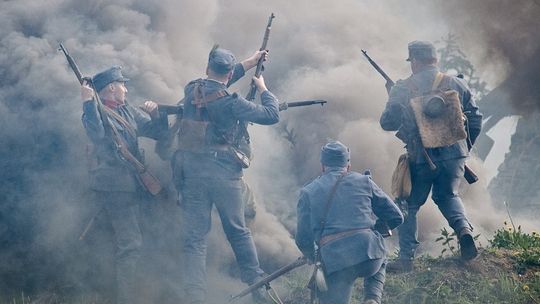 Dym, ogień, wystrzały i samoloty nad Sękową