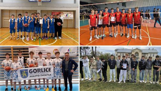 zdjęcie przedstawia grupę chłopców na sali gimnastycznej