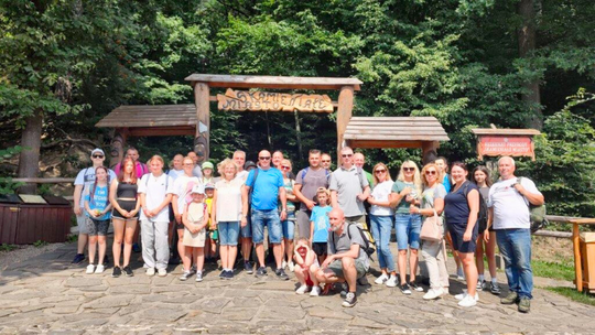 Mieszkańcy Osiedla nr 10 „Skrzyńskich” podczas wycieczki do Ciężkowic.