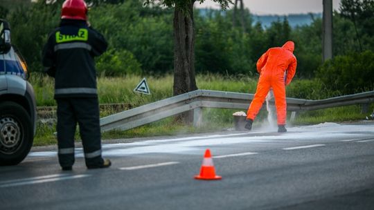 Dziwna substancja rozlała się na ulicy Przemysłowej w Gorlicach AKTUALIZACJA