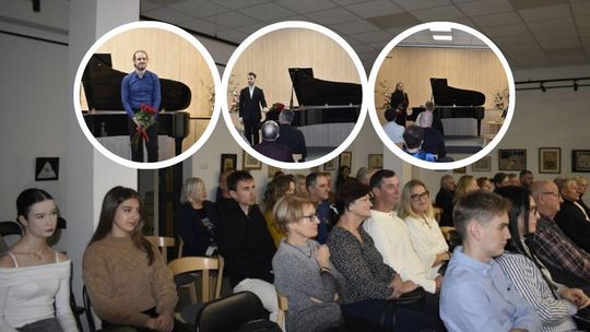 zdjęcie przedstawia publiczność na sali obok wykonawcy na scenie