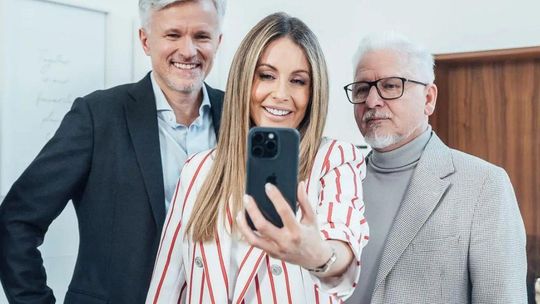 Zdjęcie przedstawia Małgorzatę Rozenek-Majdan i ekspertów biorących udział w programie