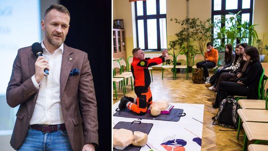 zdjęcie przedstawia mężczyznę na scenie, obok ratownik medyczny pokazujący resuscytacją