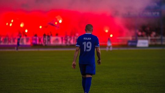 zawodnik na stadionie