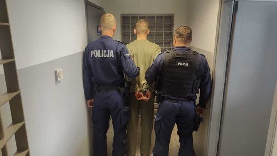 Gorlice. 24-latek aresztowany za mefedron Zdjęcie przedstawia osobę zatrzymaną przez policje
