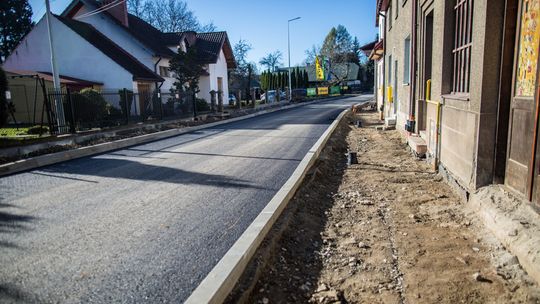 Gorlice. Na Blichu jest już asfalt i chodniki. Nadbrzeżna jeszcze w błocie [FOTO]