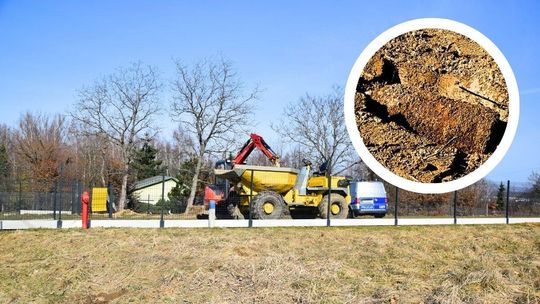 zdjęcie przedstawia ciężarówkę i radiowóz, obok zdjęcie zardzewiałego pocisku