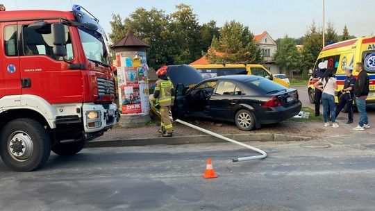 Gorlice. Osobówka ścięła latarnię pod Dukatem [AKTUALIZACJA]