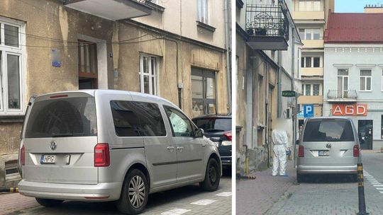zdjęcie przedstawia samochód pod kamienicą i mężczyzną w kombinezonie