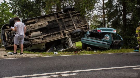 wypadek na ul. Dukielskiej w Gorlicach zderzenie nissana i forda
