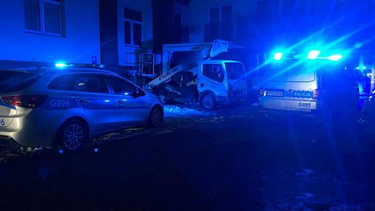 Zdjęcie przedstawia samochód policyjny