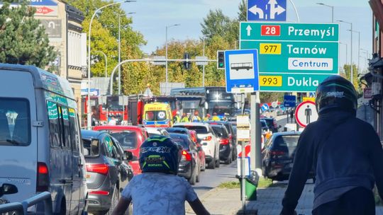 Gorlice. Zderzenie Audi i Toyoty na DK28 Na miejscu służby