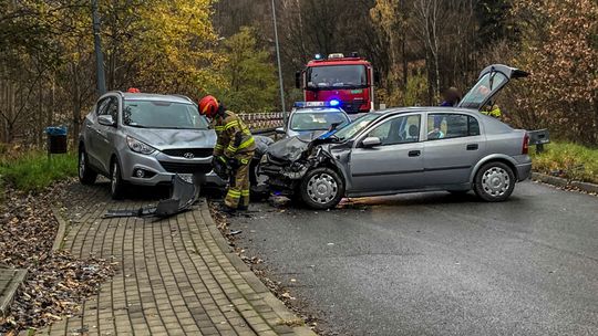 Gorlice. Zderzenie osobówek na zakrętach [AKTUALIZACJA]