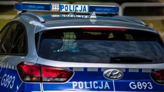 Zdjęcie przedstawia samochód policyjny