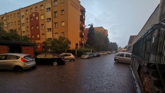 Gorlickie.  Deszcz nawalny zalewa ulice