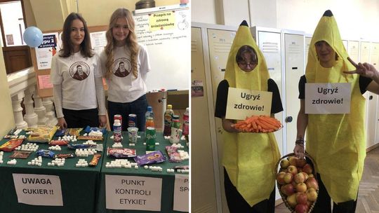 zdjęcie przedstawia dwie dziewczyny w białych koszulkach i dwóch chłopaków przebranych za banany