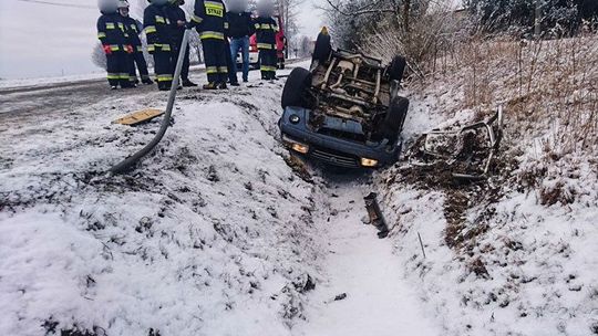 Groźne dachowanie w Bednarce