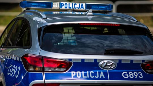 zdjęcie przedstawia policyjny radiowóz