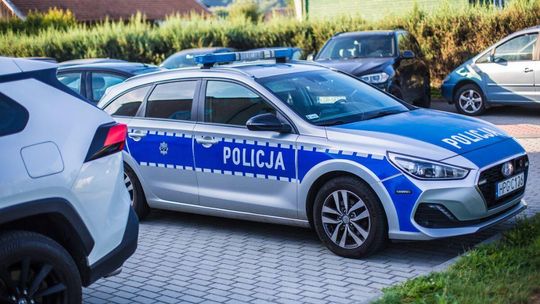 radiowóz na parkingu