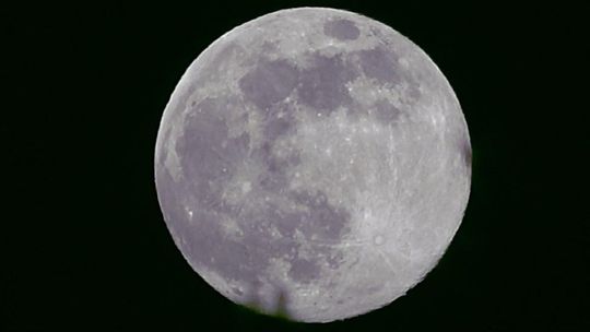 zdjęcie przedstawia księżyc