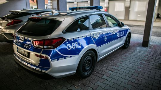 zdjęcie przedstawia policyjny radiowóz